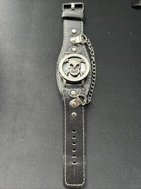 Punk Style Skull And Cross Bones Quartz Watch